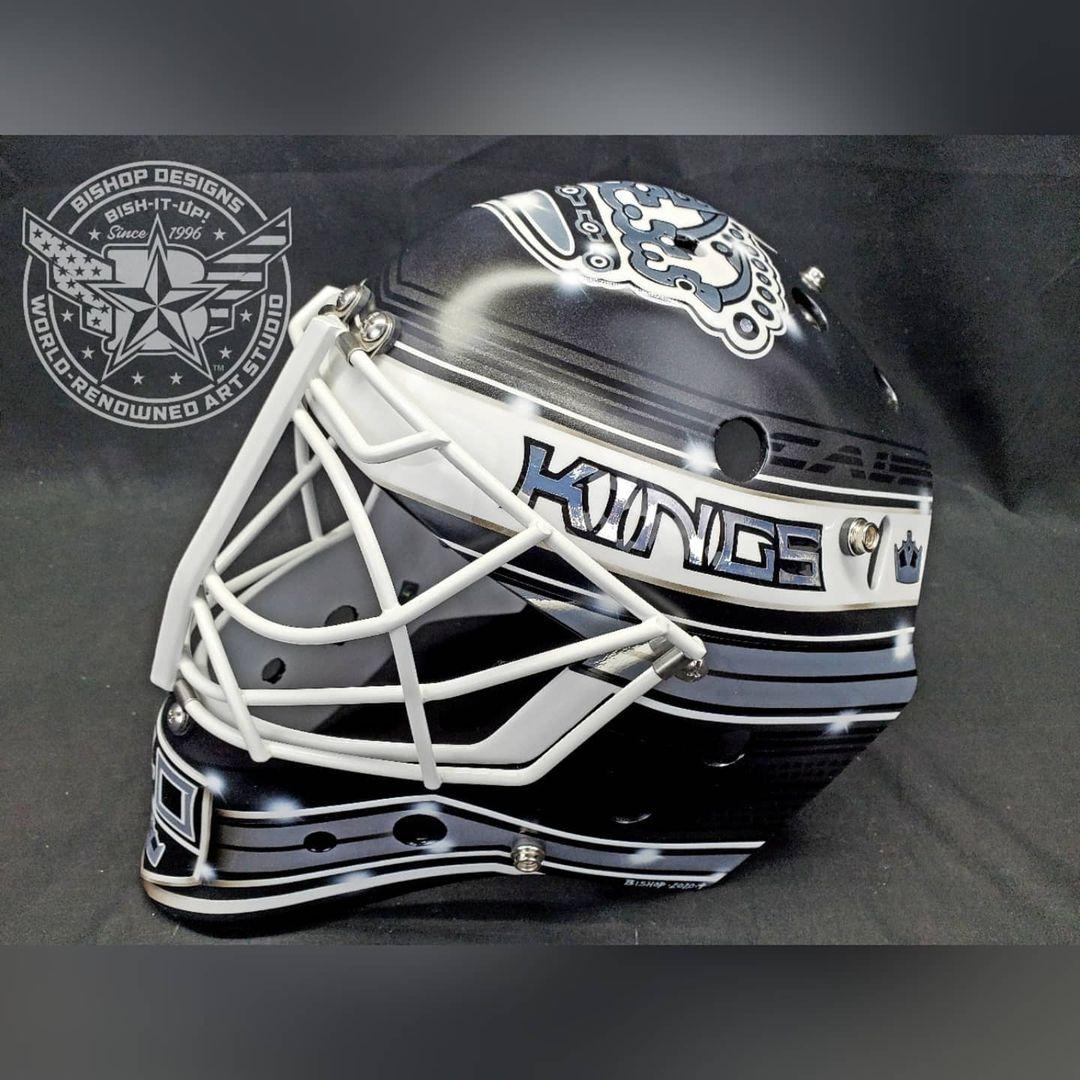 NHL's tweet photo. Cal Petersen (@CalPetersen40) keeps the gorgeous @LAKings masks coming. 

(🎨 IG/bishopdesigns) https://t.co/8UntpLGCz5