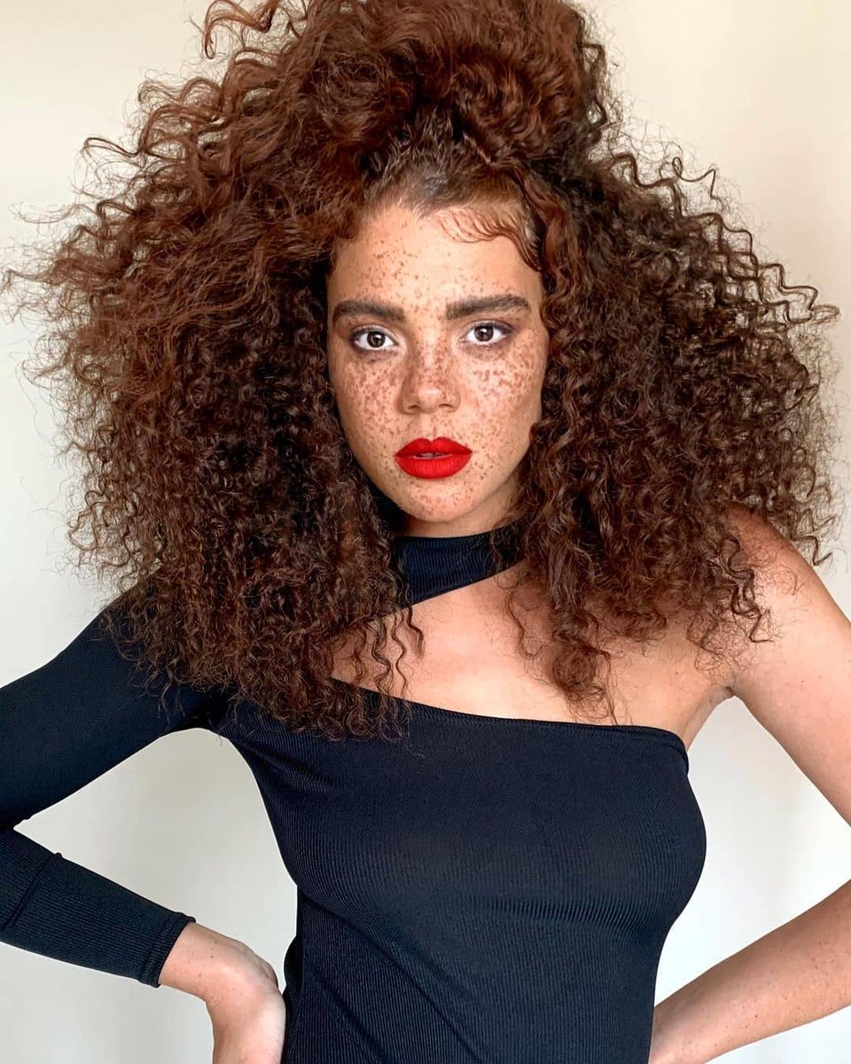 “CURLY RED HEAD &amp; RED LIPS” 
Don’t you just love the curl combination from this twist out
 
Hair by @michellethompsonhair 
Make up @jessicasmakeupchair 
Photograph- taken on my iPhone 

#redhair
#redhead
#curlyhair