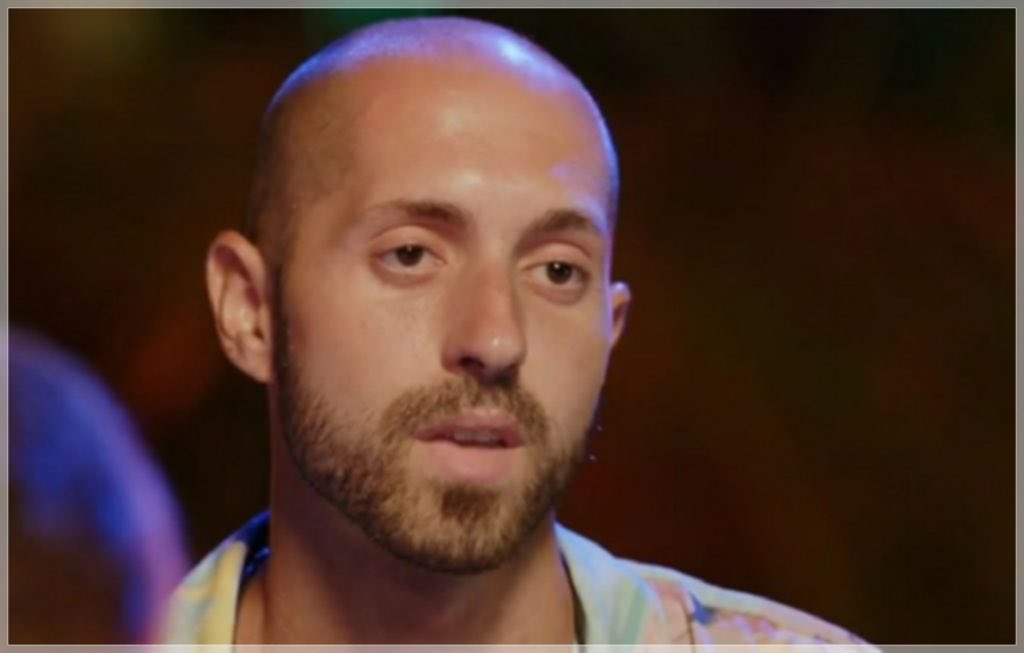 tzantzi's tweet photo. Raúl antes de empezar a repartir los collares // Raúl cuando a su novia le han puesto tres collares

#LaIslaDeLasTentaciones3 https://t.co/ZoP5hueqRg