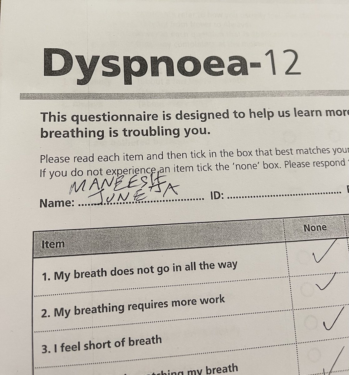 Once I arrived at the Long Covid clinic (after two checkpoints for infection control) I was asked to fill in this survey whilst I waited for the doctor to call me (the survey also included other pages about my symptoms back in April 2020 as well as my symptoms in last 2 wks) 4/n