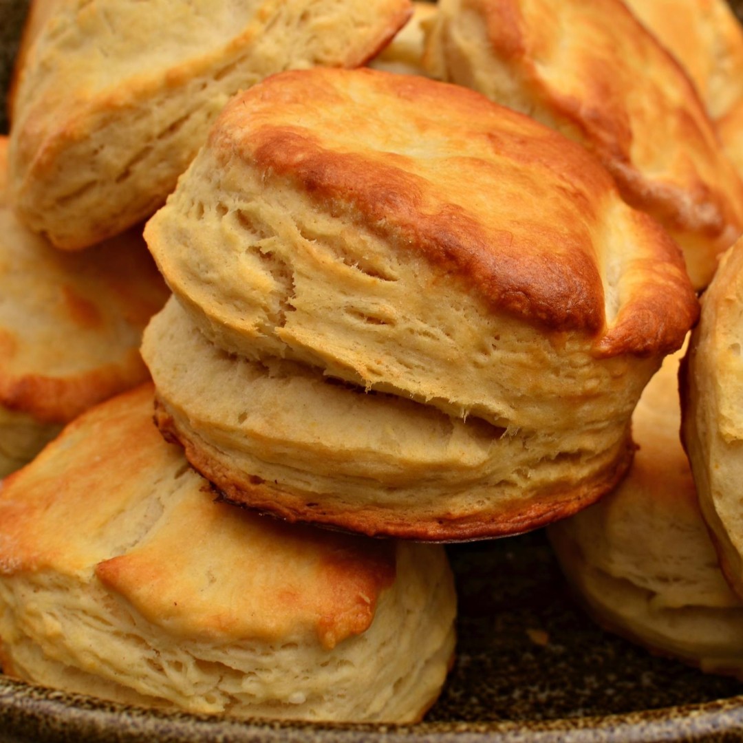 We're #baking  A LOT these days. And like you, we’re always looking for great recipes. Well, we found what we believe is the best #buttermilk #biscuit #recipe on the internets. We provide the ingredients, steps and a helpful video from the recipe creator.

fiveacrefarms.com/the-best-homem…