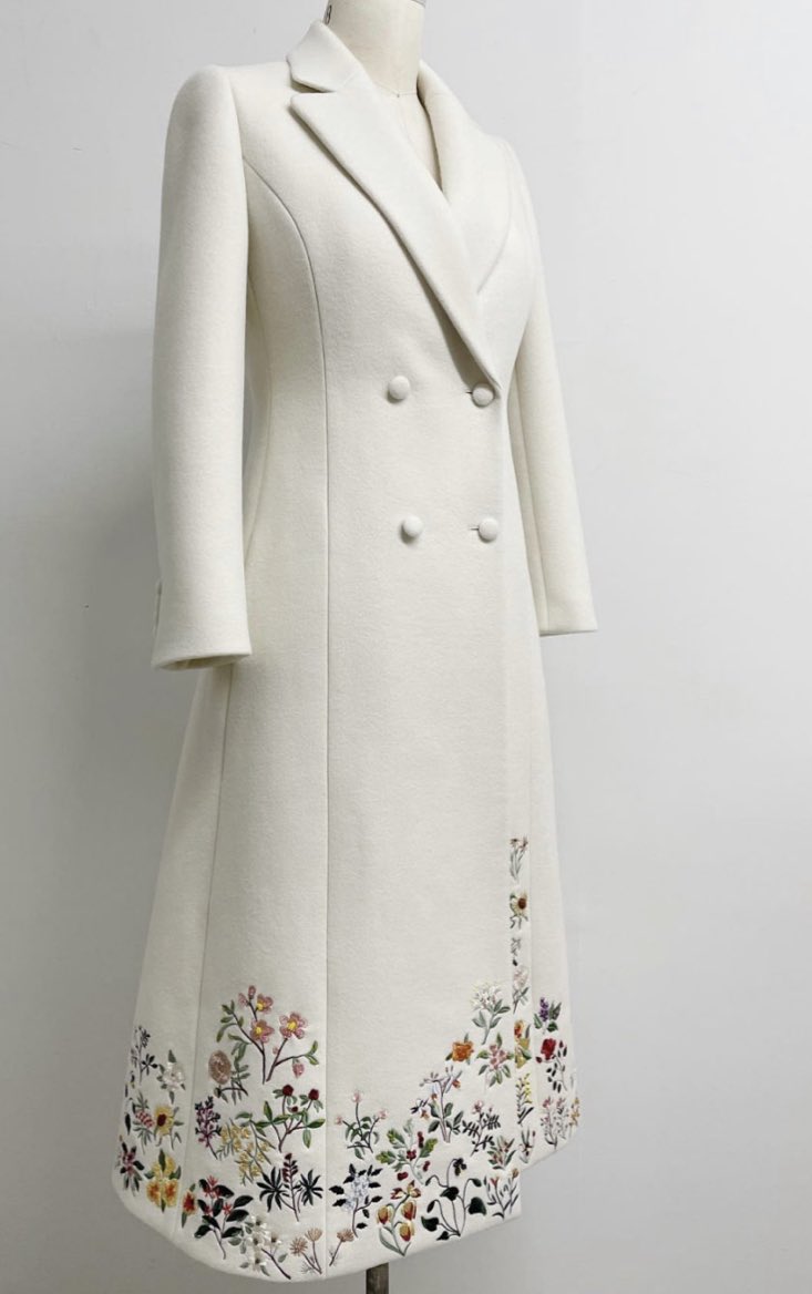 Sartorial embodiment of the main theme of her husband’s inaugural speech—unity! First Lady Dr. Jill Biden inauguration dress/coat embroidered w/the federal flowers of each US state and territory 

Now you know I’m about to say...#fashionhistory is #politicalhistory 

But also
1/3