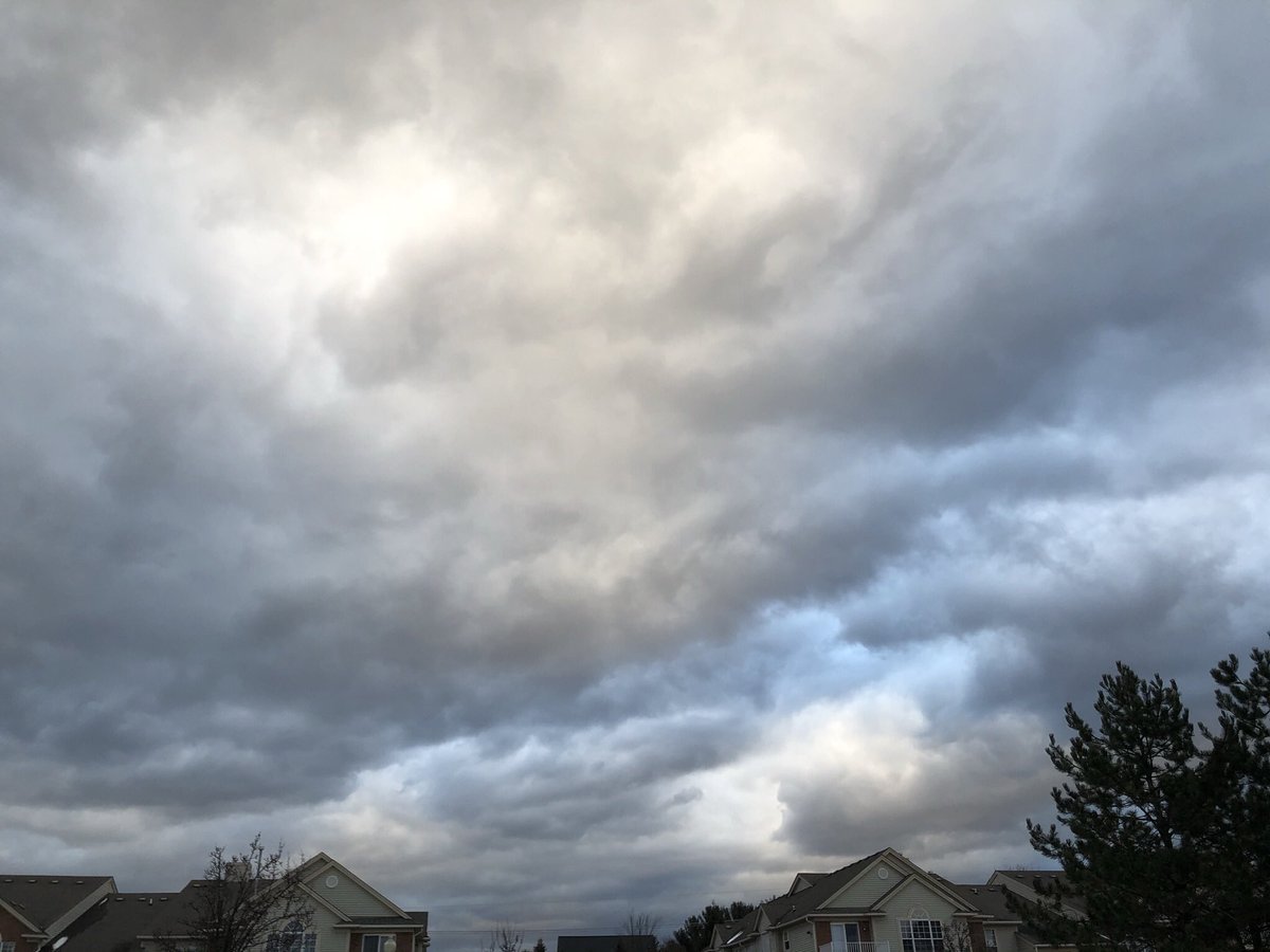 DoolinDebi's tweet photo. Did have sunny skies most of the day then the next storm front decided to screw with our sunset 🤣😘 https://t.co/OKegwIOyZg
