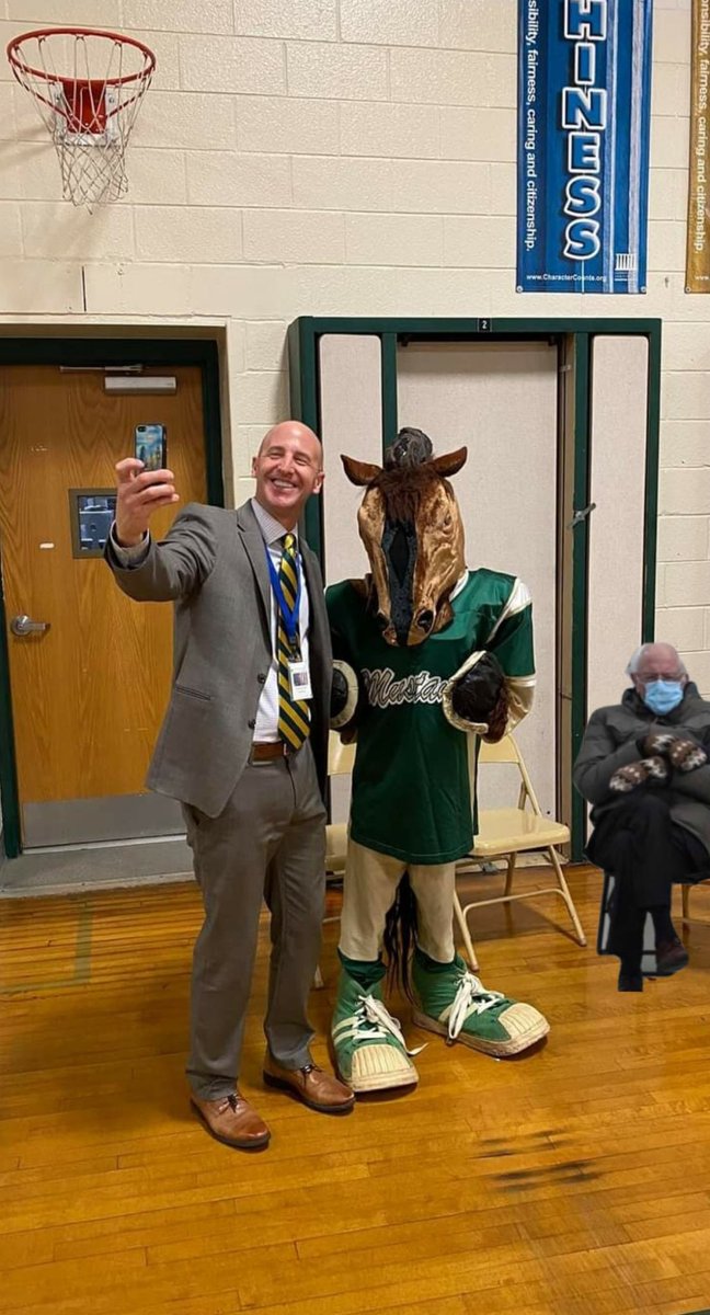 PtaVmes's tweet image. Look who stopped by to show his Mustang Pride! 💚💛 @VMESMustangs @BrickSupt @dkuster9 @rmblessing @BernieSanders @SenSanders
