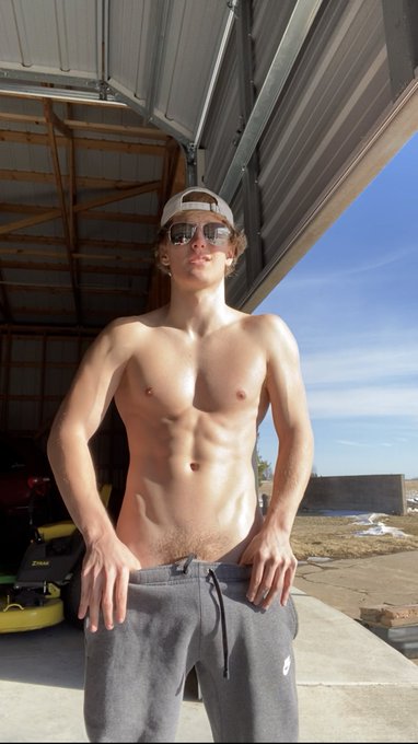 I want a Warm Mouth 👄 for my 🍆            RT if you have one 😏 https://t.co/oQawuvg88Y