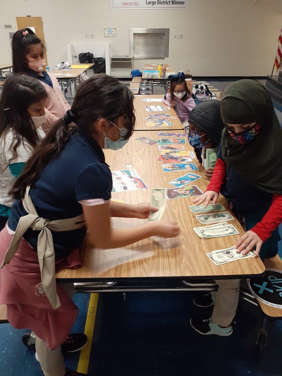 FRE Girl Scouts loved our role-playing activity where they practiced buying and selling cookies! $$$  #girlscoutcookies #RealWorldSkills <a href="/MsTMerrell/">Tiffany Merrell</a> @FREfacts <a href="/RISD_STEM4All/">RISD_STEM4All</a>