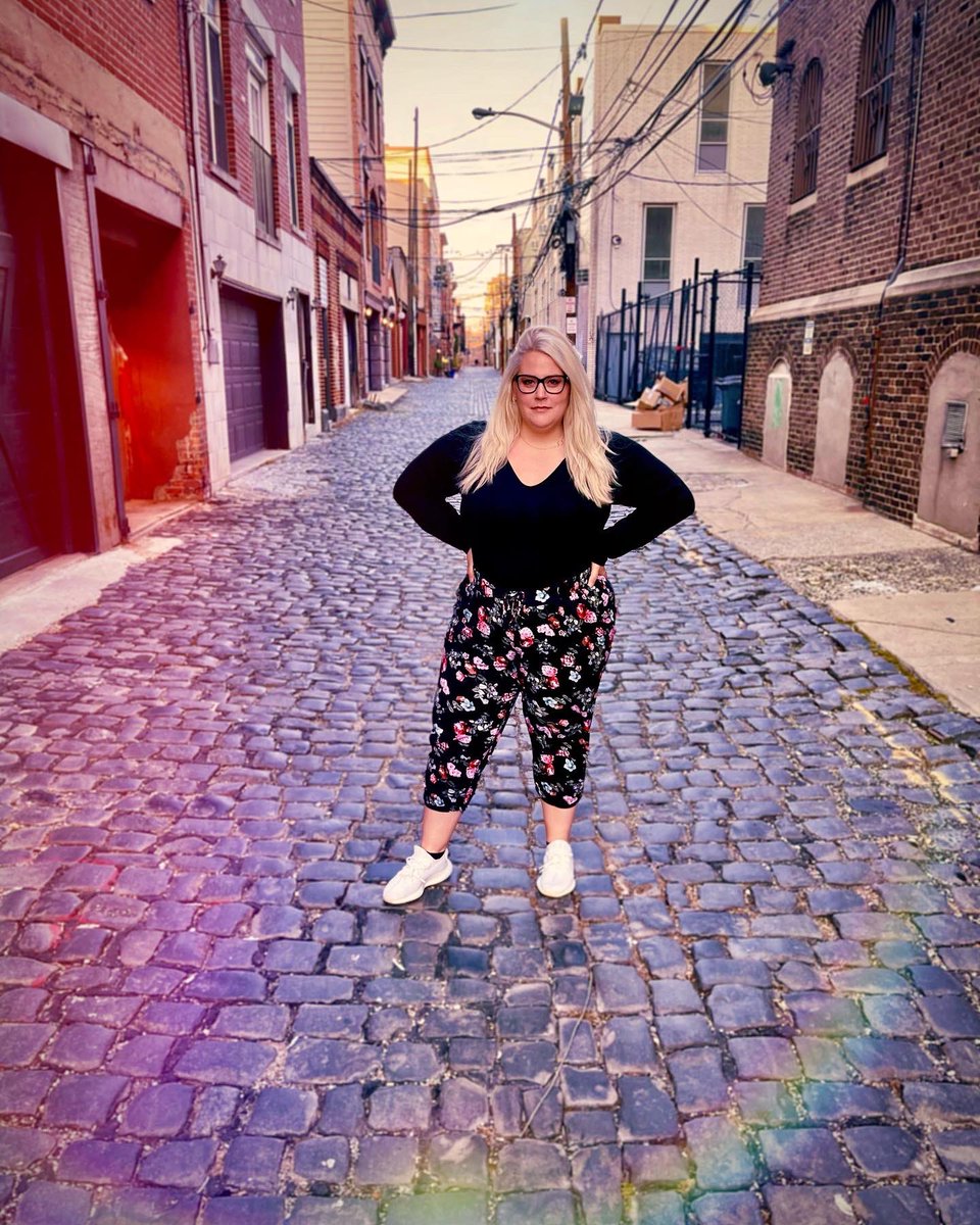 BOOST4Maddie's tweet photo. Is this how you pussy stunt ✨ Asking for a friend. #torrid #torridfashion #plussize #plusizefashion #yeezy #yeezy350 #triplewhites #blondie https://t.co/areFF8P20S