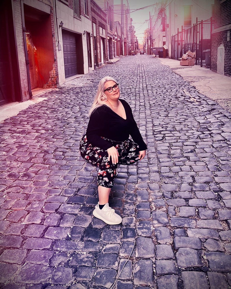BOOST4Maddie's tweet photo. Is this how you pussy stunt ✨ Asking for a friend. #torrid #torridfashion #plussize #plusizefashion #yeezy #yeezy350 #triplewhites #blondie https://t.co/areFF8P20S