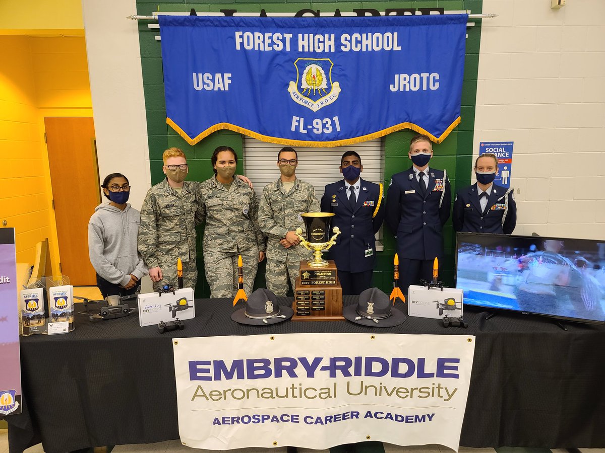 FHS_WildcatLife's tweet photo. Prospective CCAP Student/Parent Night COVID style.  Excited to meet our incoming 9th graders and show off everything fabulous about FHS.  @BenWhitehouse98 @FHS_CCAP @CampbellStars https://t.co/alkN1wD1f6