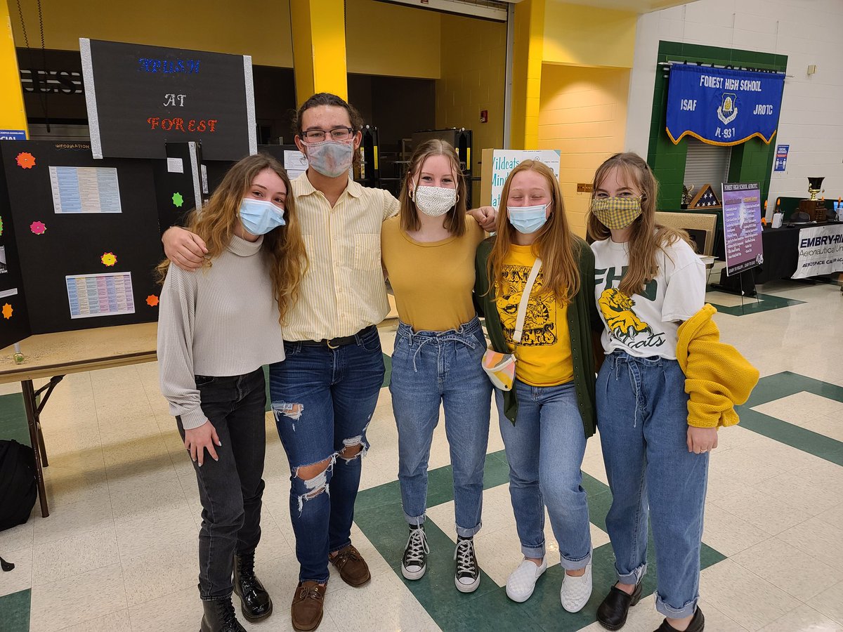 FHS_WildcatLife's tweet photo. Prospective CCAP Student/Parent Night COVID style.  Excited to meet our incoming 9th graders and show off everything fabulous about FHS.  @BenWhitehouse98 @FHS_CCAP @CampbellStars https://t.co/alkN1wD1f6