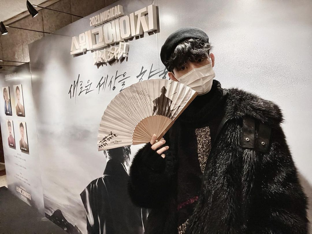 HyunjunHur_IDN's tweet photo. [210121] 𝙝𝙮𝙪𝙣.𝙟𝙭𝙭0_𝙥 Instagram Update😻

Aku biasanya tak bisa menonton musikal.
Ini bagus untuk melihat sesuatu yang berbeda.
#Musikal #Swagway #2021
🔎https://t.co/hL8Rgb6hMJ

-
#HYUNJUNHUR #HYUNJOON #현준 #HEOHYUNJOON #허현준 https://t.co/qjQ2GzgFrt