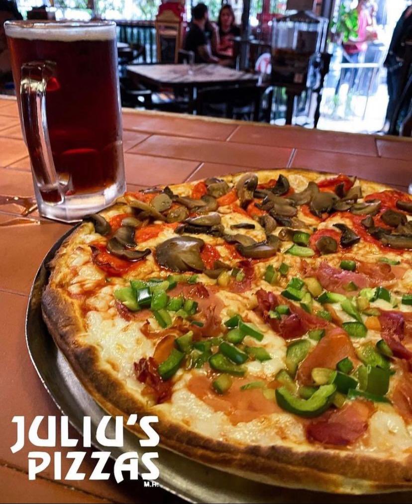 JuliooEG's tweet image. Amigos ayúdenme con un #RT porfa 🙏🏽 está pizzería es de mi familia y ahorita la venta anda un poco baja por la pandemia 😷  de 12 a 6 pm para comer 🍽 con todas las medidas sanitarias y de 12 pm a 11 pm para llevar 🏠 #juliuspizzas 🍕