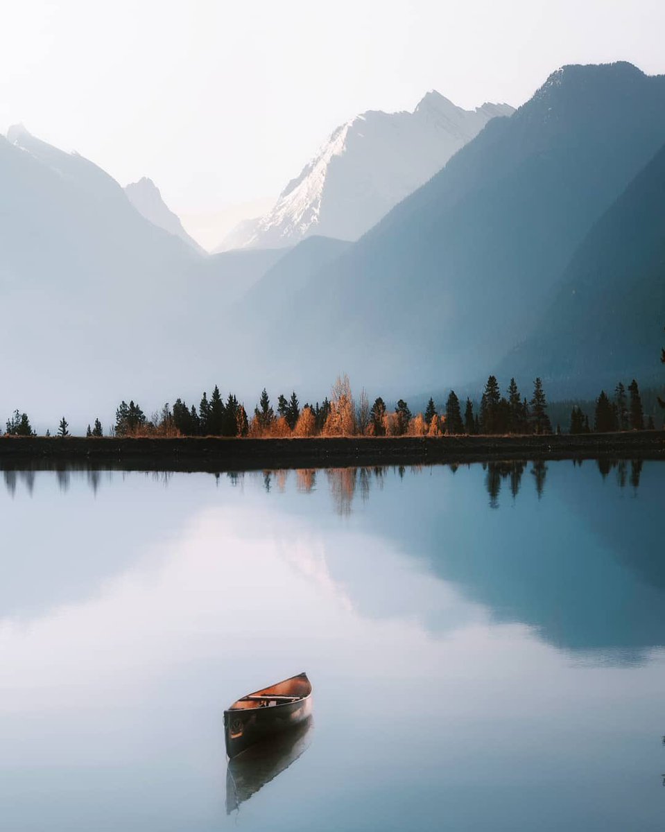 earth's tweet photo. Tranquility in Banff, Alberta. https://t.co/ep93JKczAk