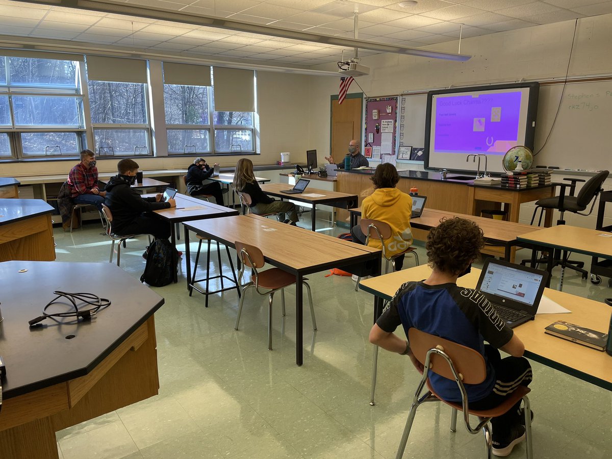 cworman_bhasd's tweet photo. The IS/MS had a great first day back to hybrid! #brandywine #bhasd #middleschool #intermediateschool https://t.co/O8HdYS8tMw