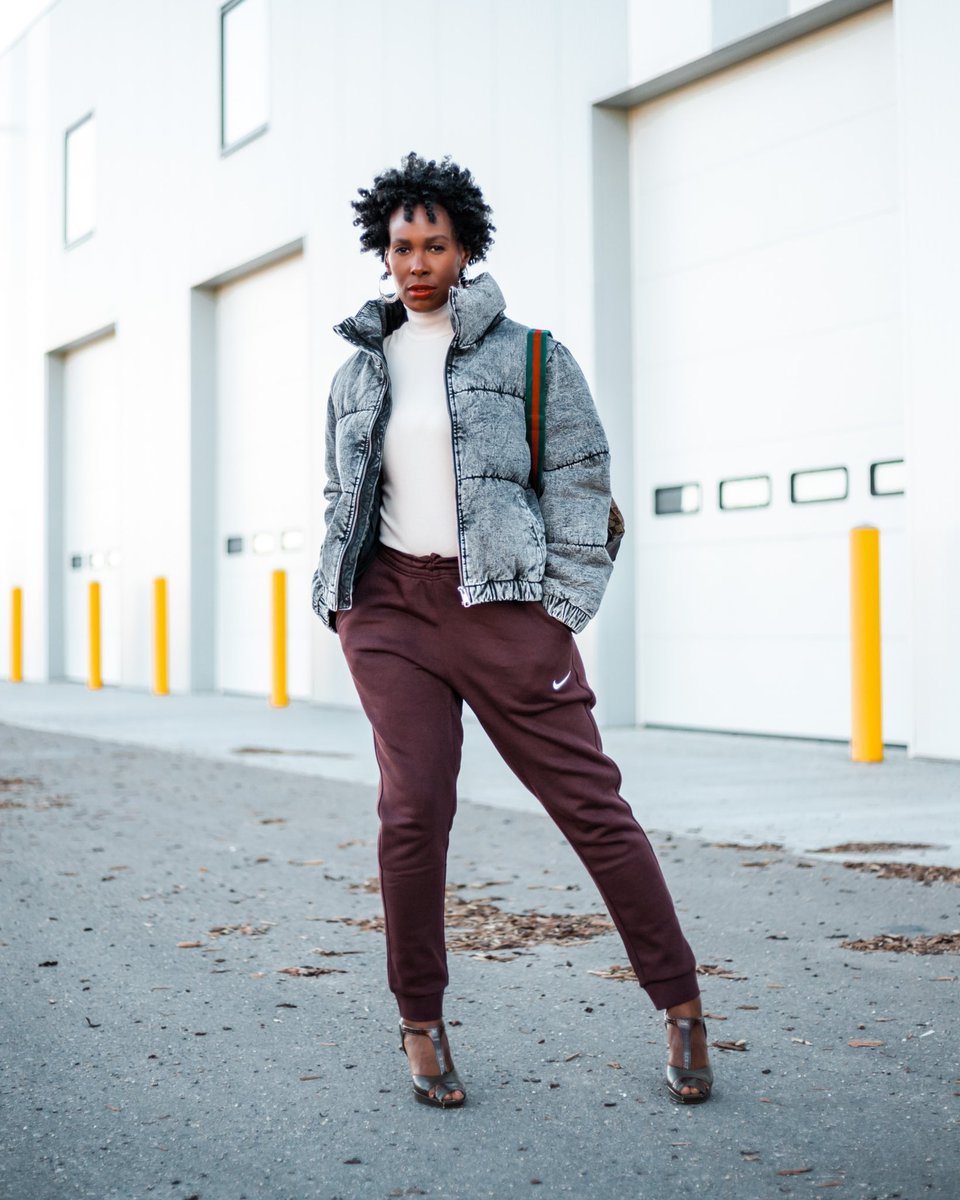 Blackess_lli's tweet photo. Happy #InternationalSweatpantsDay. What you got on?? https://t.co/XiIZcuyNon