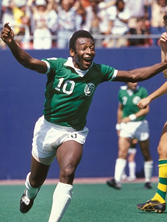 InnovFoot's tweet image. ⚽️⚽️ CITATION LEGENDE DU FOOTBALL (001)
« Celui qui pense que la victoire ne compte pas ne gagnera jamais rien. ». Pelé (Edson A. do Nascimento)

Ayez donc une mentalité de gagnant!

Rejoignez nous pour partager votre passion du FOOT PETITS POTEAUX 👉👉innovfoot.tg 🇹🇬