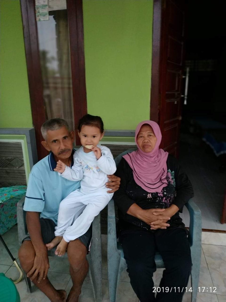 FaebyNaeby's tweet photo. Sehat selalu mamak bapak💙💙💙 https://t.co/jSRiI3Ah9x