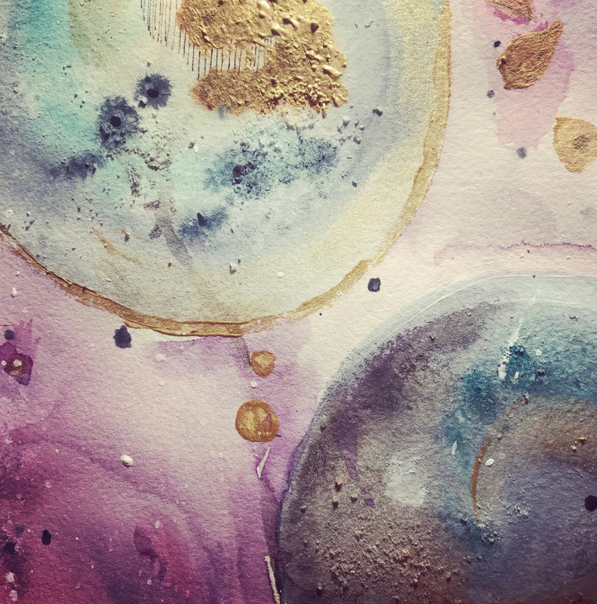 Day 21💜 Planets Colliding✨🌟💕🤗🥰 #art #artist #ArtistOnTwitter #Watercolour #acrylic #Abstract #abstractart #GOLD <a href="/Boosting_Artist/">an artist boosting artist</a> <a href="/ArtistRTweeters/">Artist RTs</a> <a href="/art_booster/">Art Booster</a>