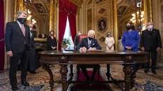 fhhernandez's tweet photo. #ManchetaTwitter: muchos andan de carreritas llevándole papelitos, enviando mensajes, llamando por teléfono...a #Biden le quedan 98 días de estos 100 días para presentar su memoria y cuenta de su primer trimestre, el qué no entre se quedará a fuera, #desesperos.
#Biden
#Harris https://t.co/3LhuFpx0PP