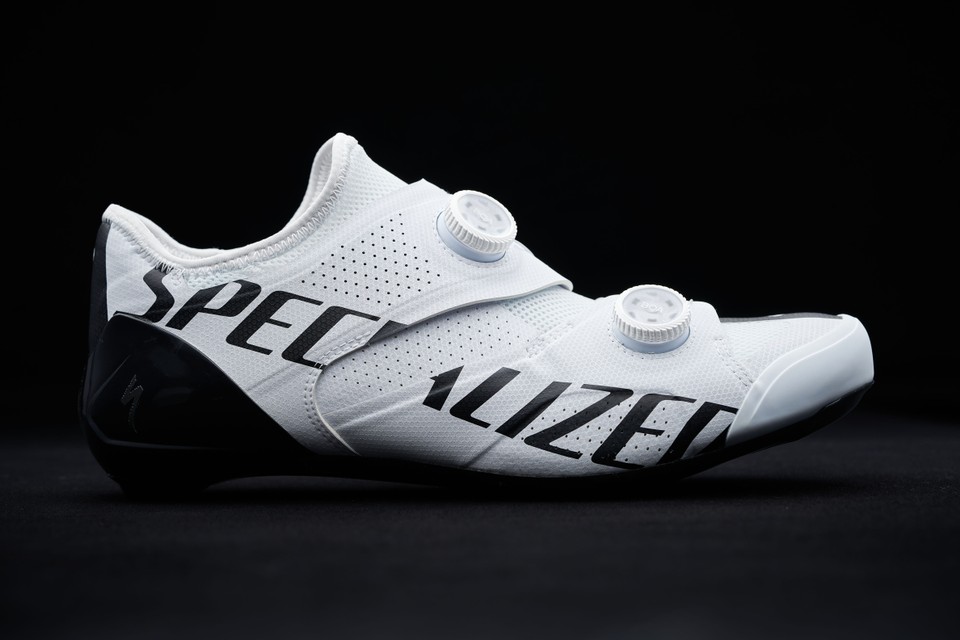 BORA_VENGE_SHO's tweet photo. どうやら4色展開で1枚目がチームモデルになるよう。
#sworksares #specialized #スペシャライズド #sworks #sworks7 https://t.co/pLsBbhU7TS