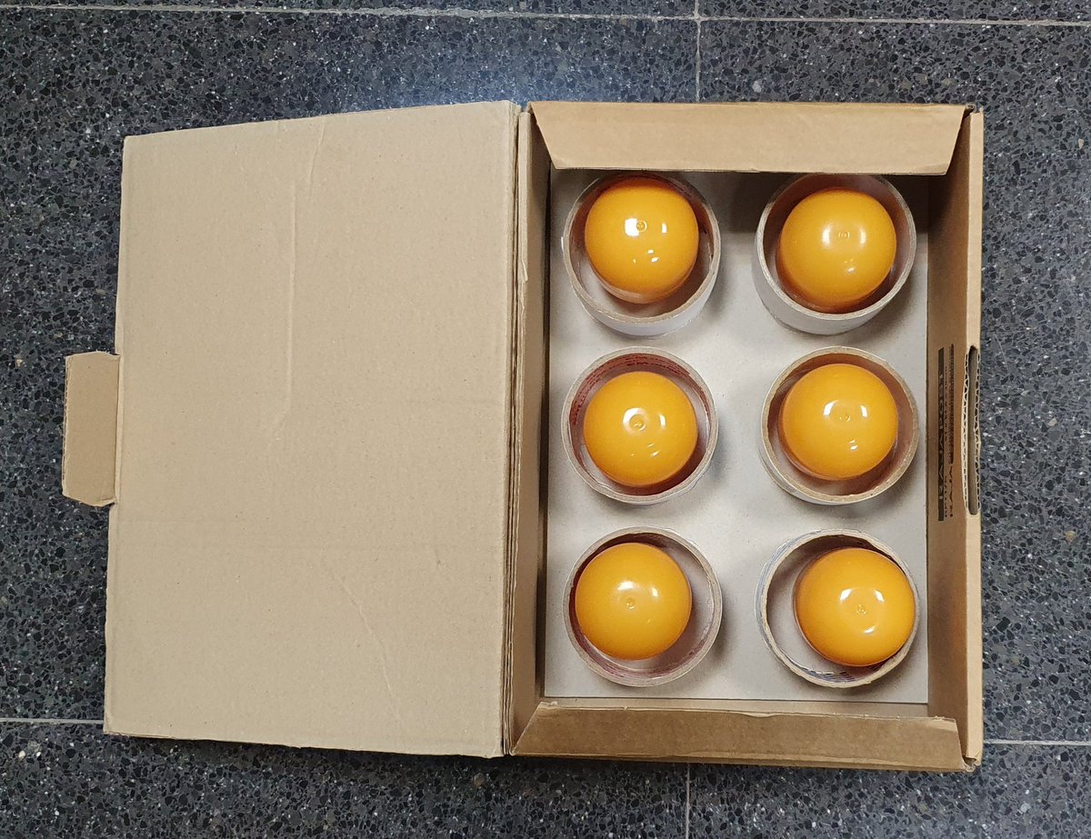 rositamarytiflo's tweet photo. Si los de Lego sacan el "Braille Bricks"... yo me invento el "Generator Brick" para que los más peques jueguen con el signo generador braille. Dentro de cada huevo se pueden meter pequeños objetos y jugar con sonidos. #discapacidadvisual #braille #juegoadaptado https://t.co/5EcuiMKySf