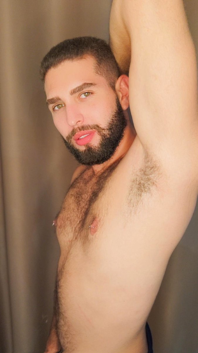 igorbelli's tweet photo. Aqueles que usa o ring light só pra não desperdiçar o dinheiro gasto. 😂
#homens #modamasculina #homem #man #top #homensdebarba #sp #greeneyes #gay #gaybrasil #lgbt #instalike #men #instaboy #male #homenscomestilo #follow #modaparahomens #axilas #sexy #sex #SaoPaulo https://t.co/1tNFumFCXy