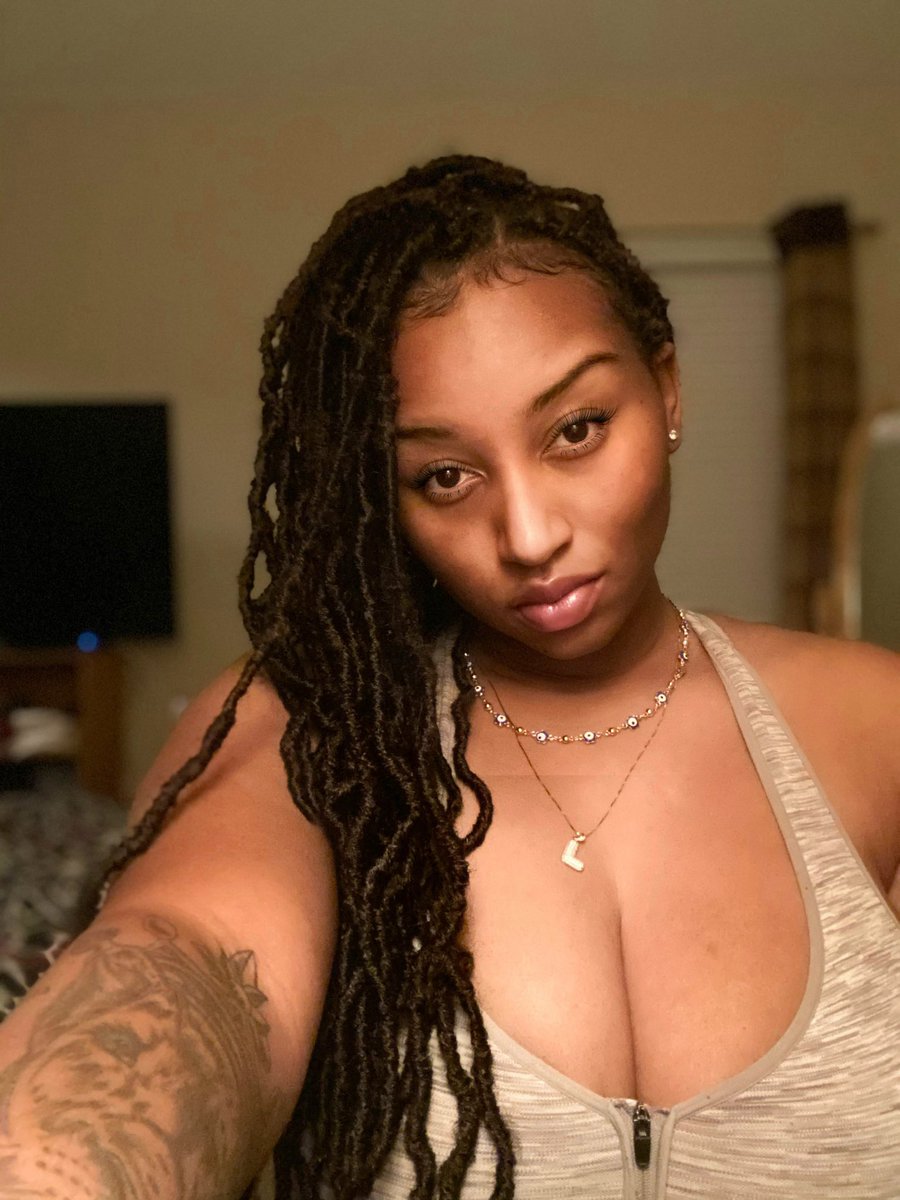 IAMPrettyLyon's tweet image. No make up lil bish