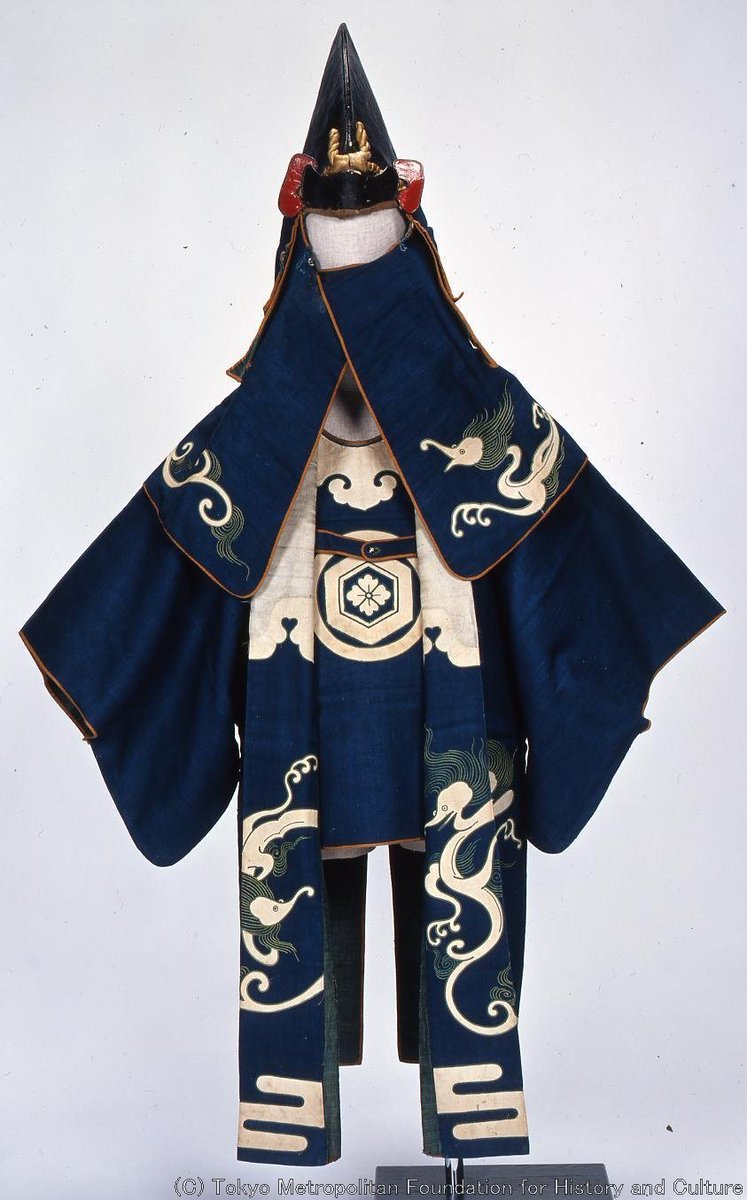 more prevalent among the "commoner" class in crowded districts (and brigade jackets would be ordered like sports team jackets today).Elaborately decorated jackets might be worn by wealthier denizens, and when there was a daimyo or equivalent, they get a Very Fancy Fire Jacket.