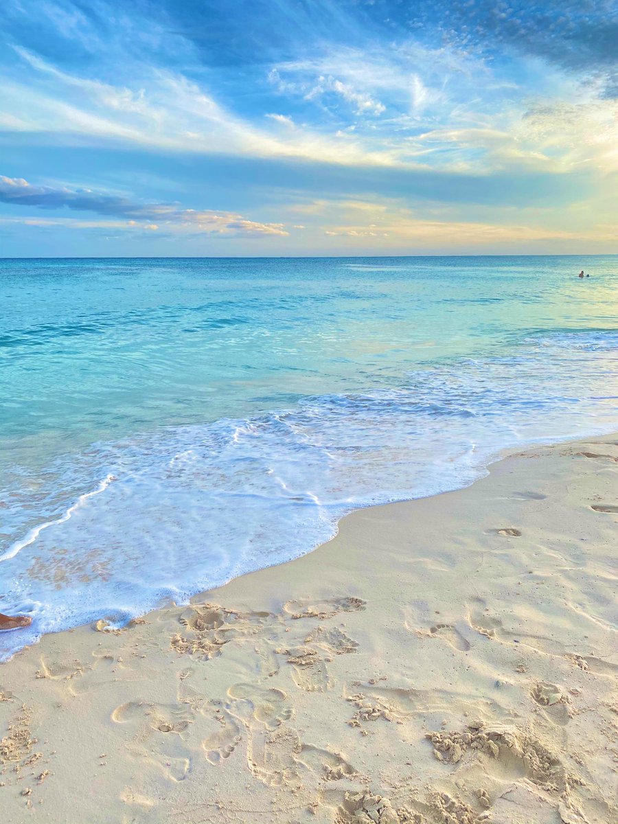 Alismd_97's tweet photo. El mar es un lugar.... paz amor y libertad 💙 https://t.co/C4vsYA8yjF