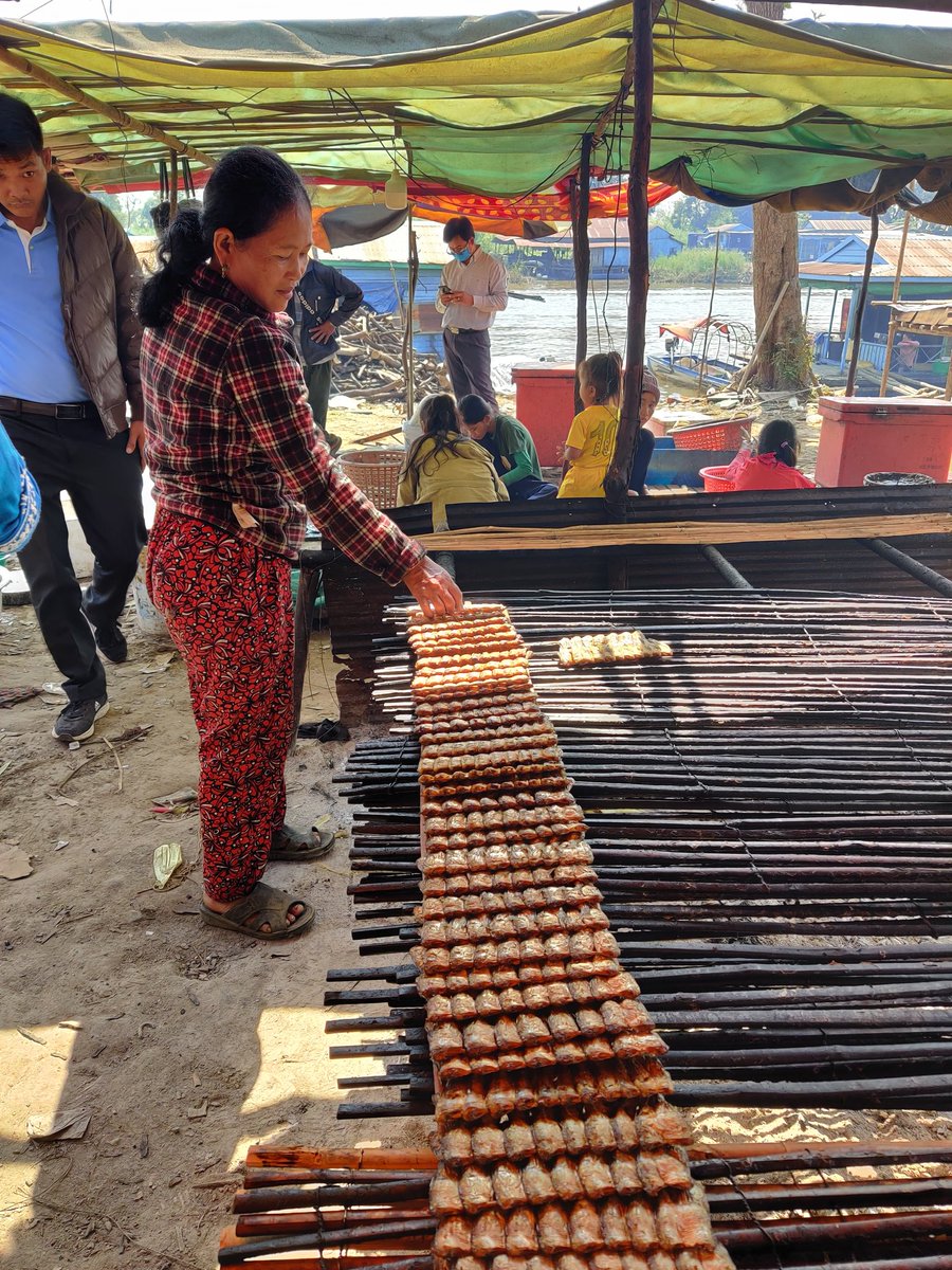 #CommunityFisheries is key to #foodsecurity #womenempowerment &  #benefitsharing #GlobalGoals Joint learning visit with @OxfamWater #FACT team to #PhatSanday Commune #TonleSap 🇰🇭