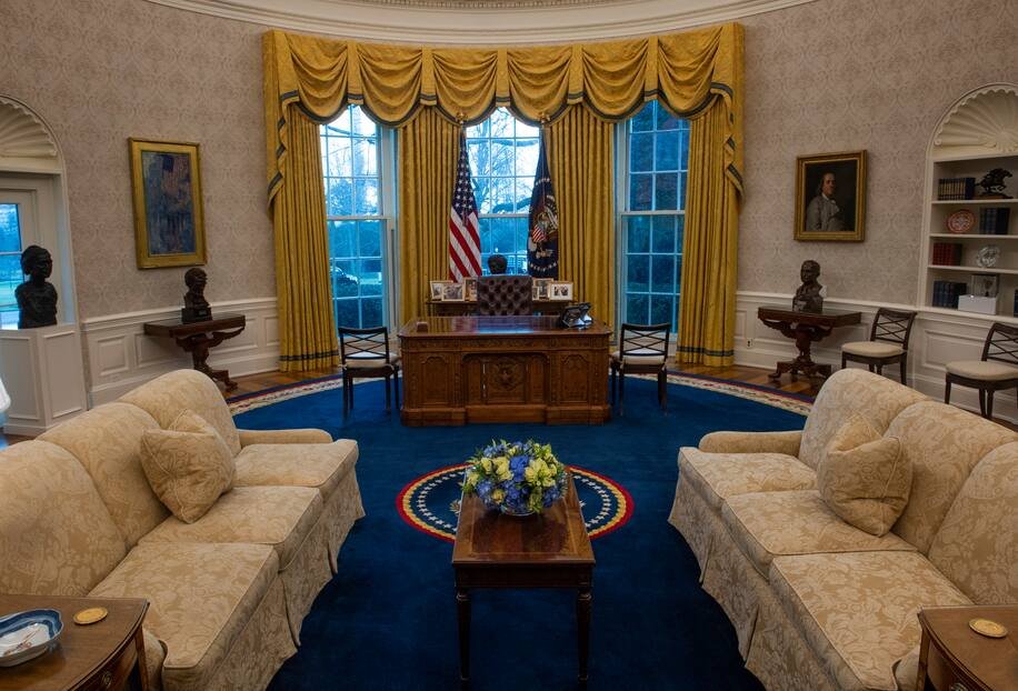 桜 Sakura 白紙に見えましたが 大丈夫な様です Resolute Desk ホワイトハウスの大統領執務室で米国大統領数名が大統領執務室のデスク として使用した19世紀の机 10年にビクトリア女王からヘイズ大統領に贈られたもので 北極探検船hmsレゾリュート 桜 Sakura 白紙に見えましたが 大丈夫な様です Resolute Desk ホワイトハウスの大統領執務室で米国大統領数名が大統領執務室のデスク として使用した19世紀の机 10年にビクトリア女王からヘイズ大統領に贈られたもので 北極探検船hmsレゾリュート