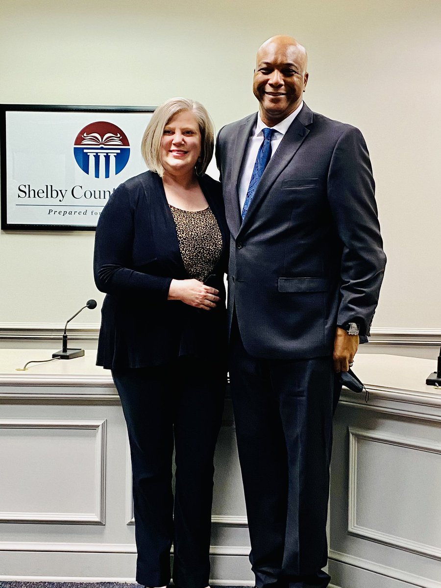 Congratulations to Jan Curtis. She was named Principal of Oak Mountain Elementary School at tonight’s board meeting. She will do a great job leading OMES. We are excited to welcome her into this role.