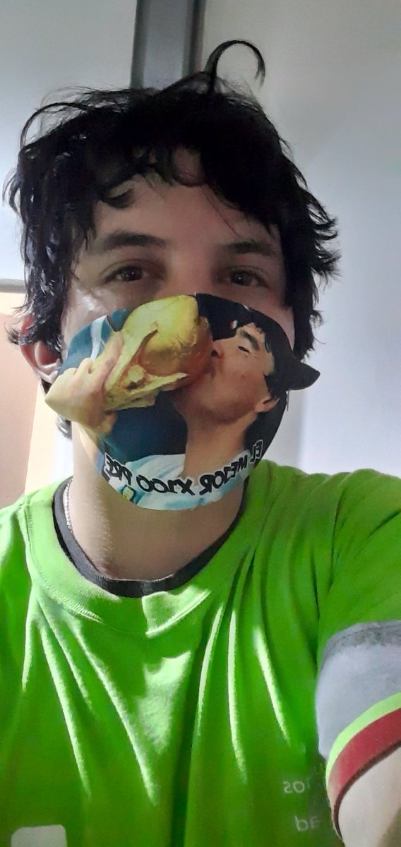 RodrigooCarajo's tweet photo. @hectorlocutor 
Buenas noches 
Gracias anor por el barbijo 🥰
#MiVeranoParanormal https://t.co/3n4VG8Z050