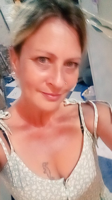 Julietacuariana's tweet photo. Hola @hectorlocutor cómo cada noche prendida a Bebana 💕💋#MiVeranoParanormal https://t.co/wdvhRNq5Es