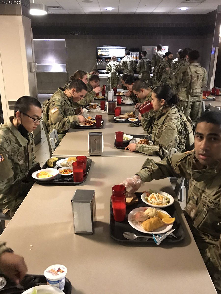 B795Bulldogs's tweet photo. Chicken cordon bleu in red phase!? It’s too good to be true! Our DFAC sure is taking good care of the Trainees tonight. Not as many took it as expected...they’ll learn with time! @fortleonardwood @14th_MP_Brigade @G7_795_MP #bestDFACdinner #savesomeforme #RedPhase #795finedining https://t.co/ULhaZpGHyj