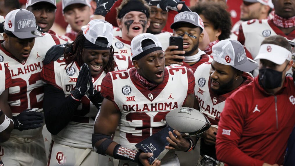 HaydenJBray's tweet photo. Beyond Blessed to receive a PWO to the University of Oklahoma!!! ❤️🤍❤️#BoomerSooner @CoachThibbs https://t.co/P4BtlLldle