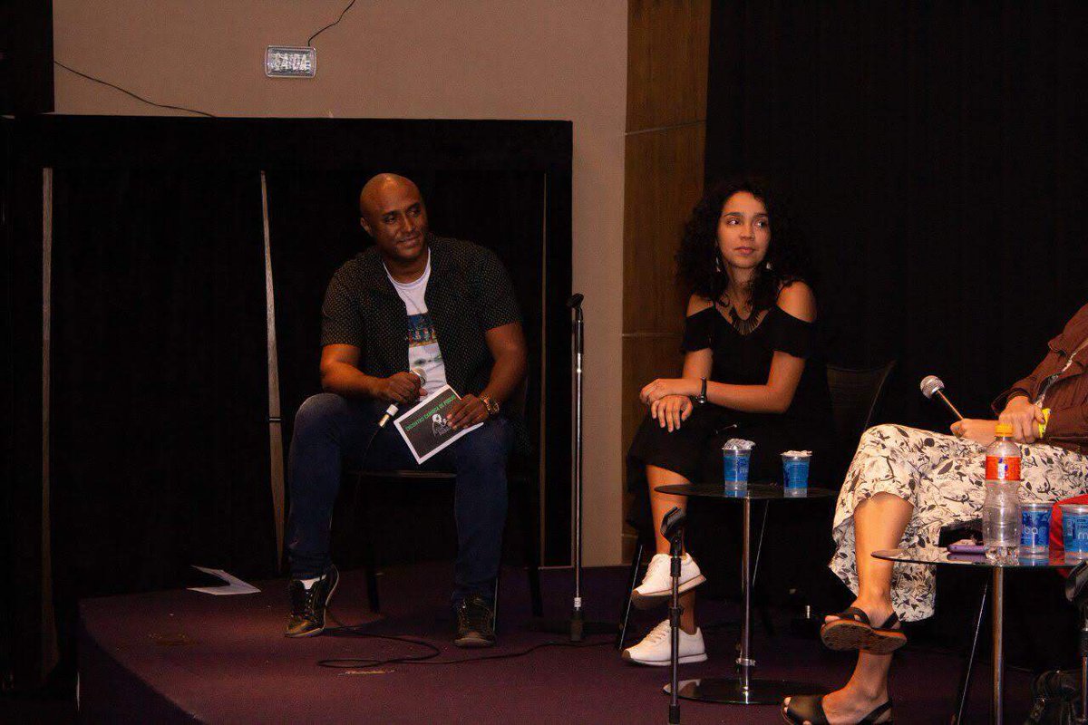 Em 2019 realizamos o <a href="/EssaParadaRJ/">Essa Parada - Encontro Carioca de Podcasters</a> em que teve um painel com <a href="/SuperTataLopes/">Tatá Lopes</a> <a href="/CelsoTaddei/">Celso Taddei</a> e <a href="/cacofonias/">Cacofonias</a> e <a href="/agabrielanasci/">Ana Gabriela</a> 

Dentre outras coisas falamos da importância de uma grande emissora ser convencida da relevância do podcast e como isso ajudaria nessa nova cultura! 
Segue+