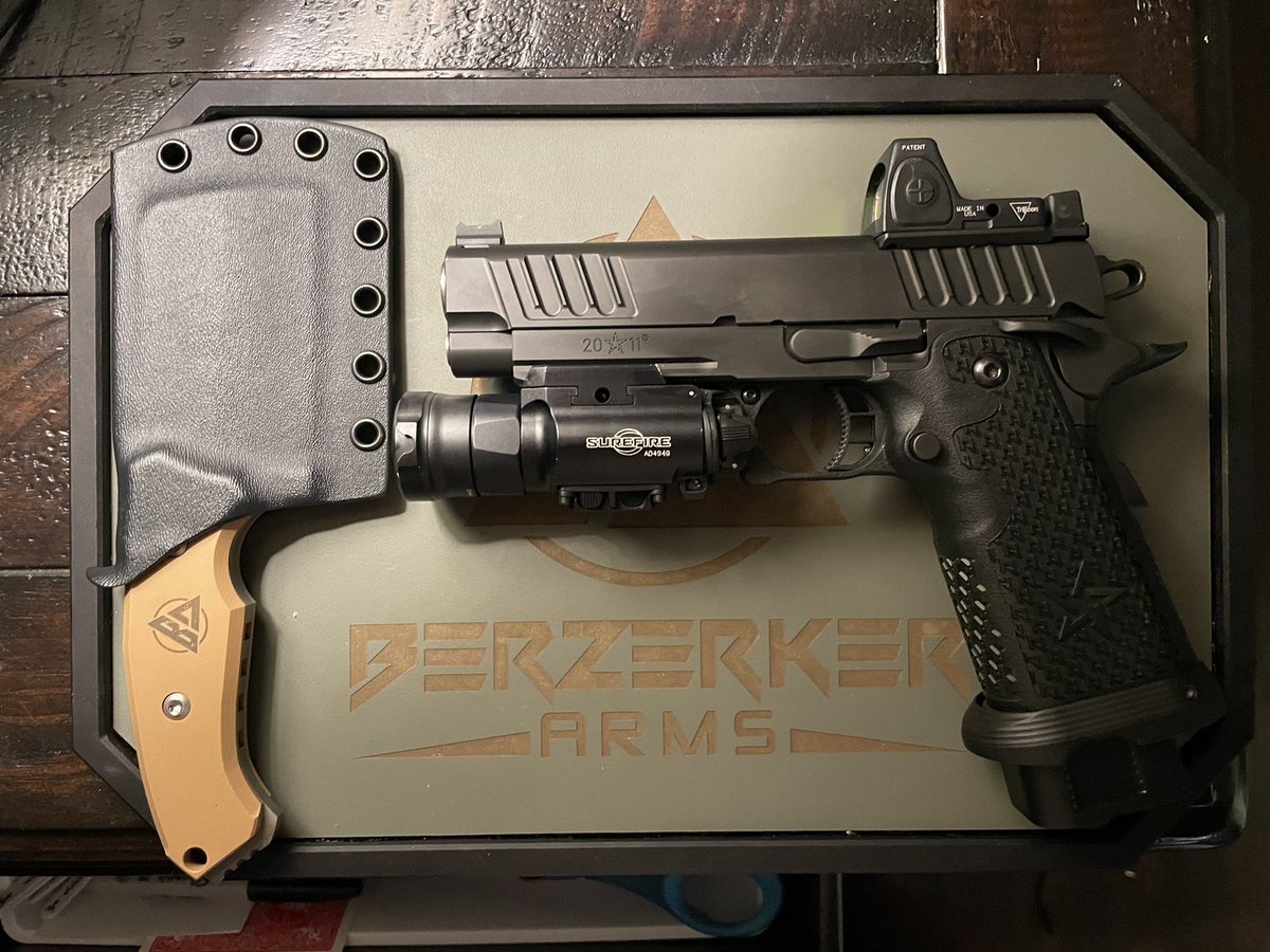 BerzerkerArms's tweet photo. We absolutely love getting fan mail.  This pictures comes from @jakefry1 showing us his @berzerkerarms cleaver and EDC tray.  Not going to lie that @official.staccato2011 looks good next to everything else.  

#stacatto #edc #cleaver #edctray #surefire #trijiconrmr #conceledcarry https://t.co/IItdpIcoZR