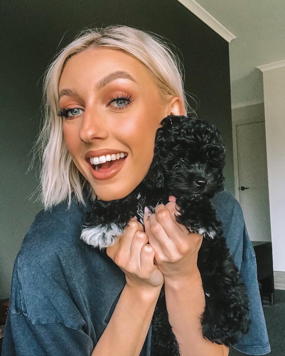 Chloe tweet media