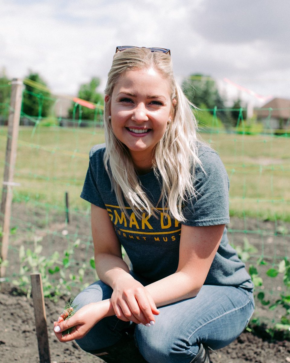 Hi, it's me Carly! 🙋🏼‍♀️👋🏼 We have some new faces around here, so I wanted to take some time to introduce myself! 

I started Smak Dab 6.5 years ago, after finishing Culinary School and apprenticing in fine dining restaurants in Winnipeg. I was noticing how must
