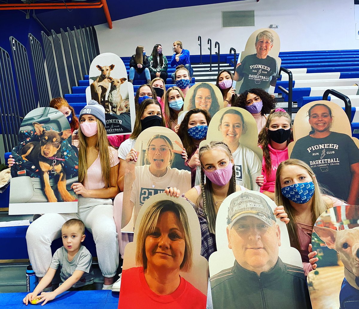 Last night we got to cheer on our <a href="/pioneersmbb/">Miles CC MBB</a> team joined by our families &amp; 🐶 in our new fan cutouts!

Join us next time and get yours by going to:
𝐛𝐢𝐭.𝐥𝐲/𝐩𝐢𝐨𝐧𝐞𝐞𝐫𝐜𝐮𝐭𝐨𝐮𝐭𝐬

Order by 1/26 to be in the stands for our home opener on 2/2!

#milesapartmilestogether