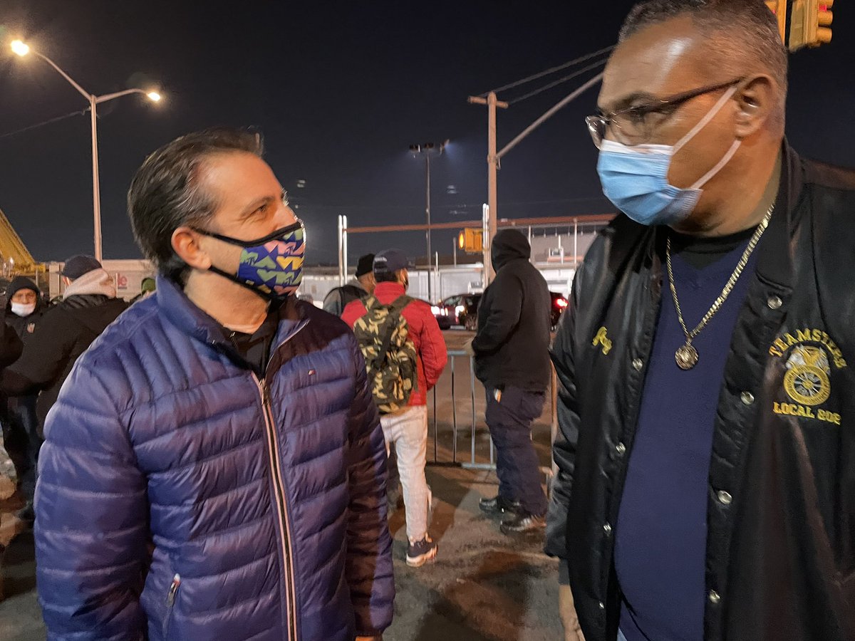 DougSchneiderBK's tweet photo. Proud to stand with @TeamstersJC16 #Local202 at #HuntsPointStrike who have been out here 24/7 fighting for a fair contract. Theyโve been on the frontlines since day 1 of this #pandemic ensuring NYC shelves are stocked & its time theyโre treated as essential. https://t.co/WmAv9vhCpP