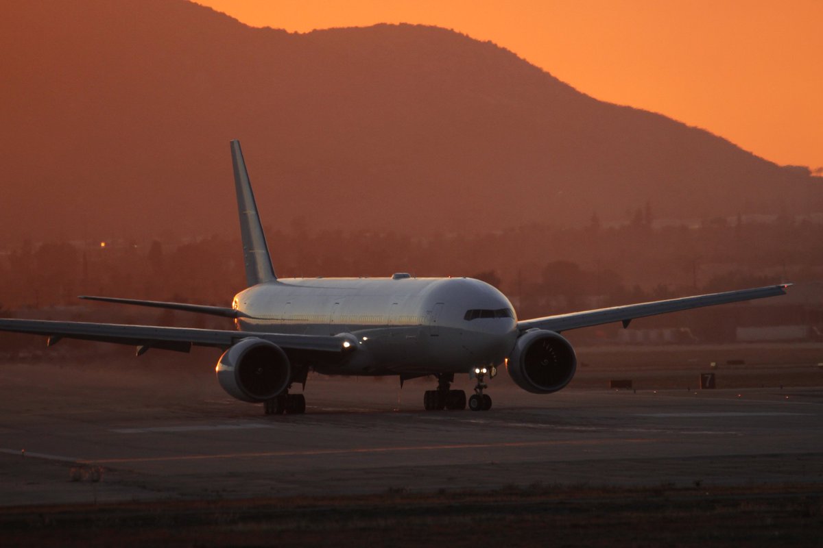 3/3777 N557CC freighter conversion landing on  #SBDairport runway 06 earlier this evening against a setting sun after doing a flight test.No crop, no color corrections #aviation  #AvGeek