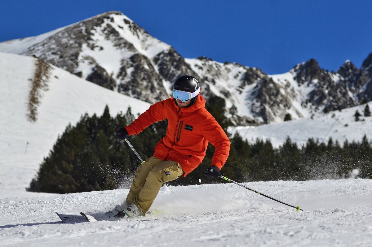 skiNsee's tweet photo. Did you know that we are now on the app @Pass_360 ?! Make sure to download it today &amp; use it to book your next rental for 25% off ⛷❄️🏂 https://t.co/AAWX5AkO9U