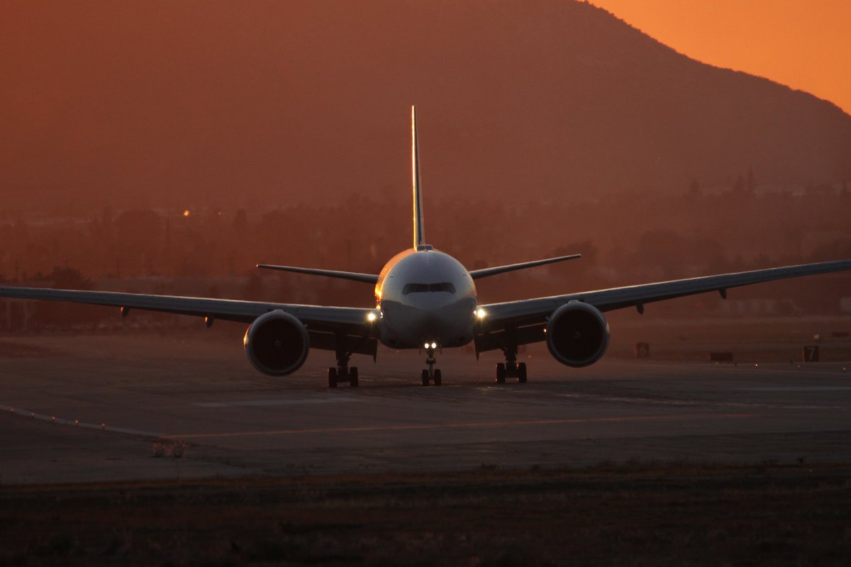 2/3777 N557CC freighter conversion landing on  #SBDairport runway 06 earlier this evening against a setting sun after doing a flight test.No crop, no color corrections #aviation  #AvGeek