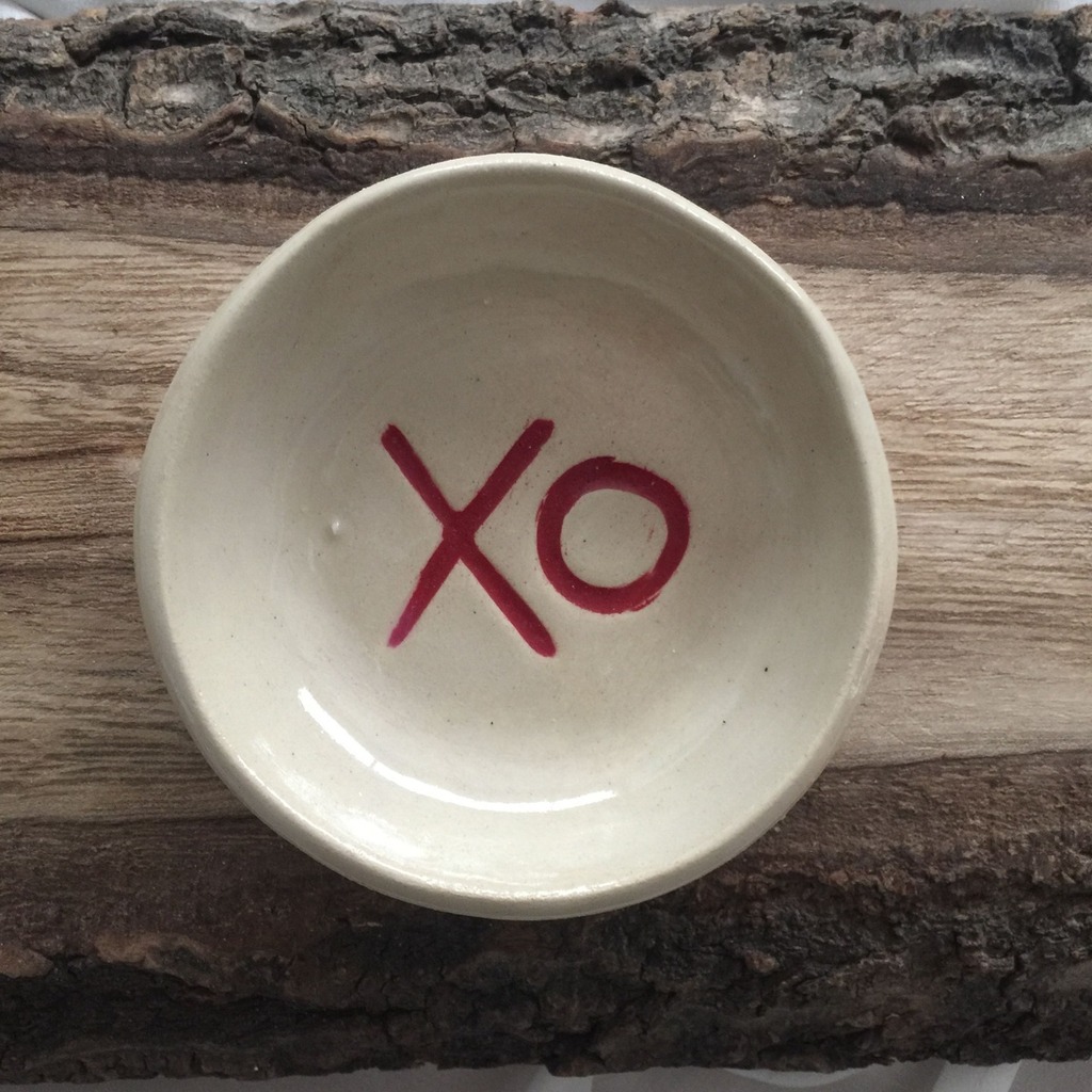 xo ring dish / candle holder. ⠀
Limited quantity. DM  me for info. ⠀
⠀
#love #xo #valentinesday #valentineday2021 #ringdish #uniquegift #handbuiltpottery #makermovement #potteryforall #pottery #ihavethisthingwithceramics #handmade #handmademodern #design #ceramics #apartment…