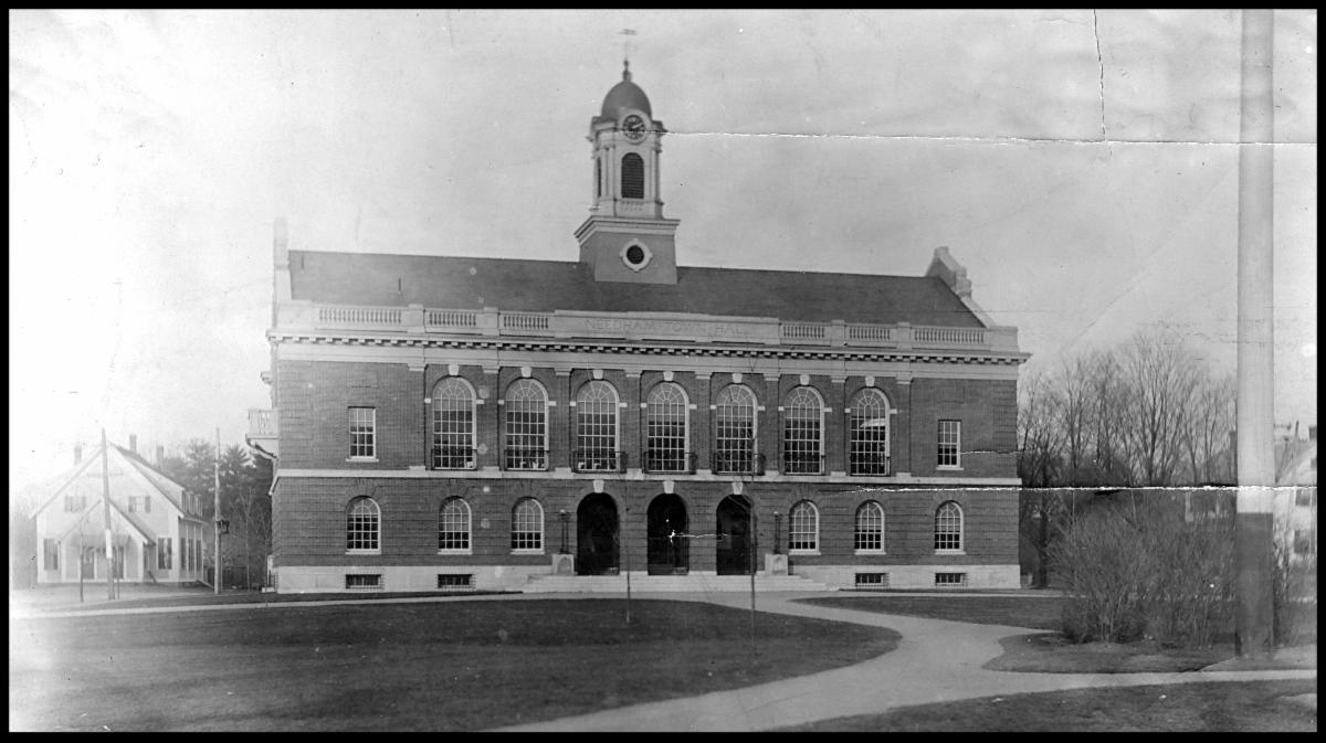 NeedhamHistory's tweet image. Needham Town Hall, 1903. Read about the history of meeting places in Needham, in our latest newsletter: conta.cc/2MdG4vv