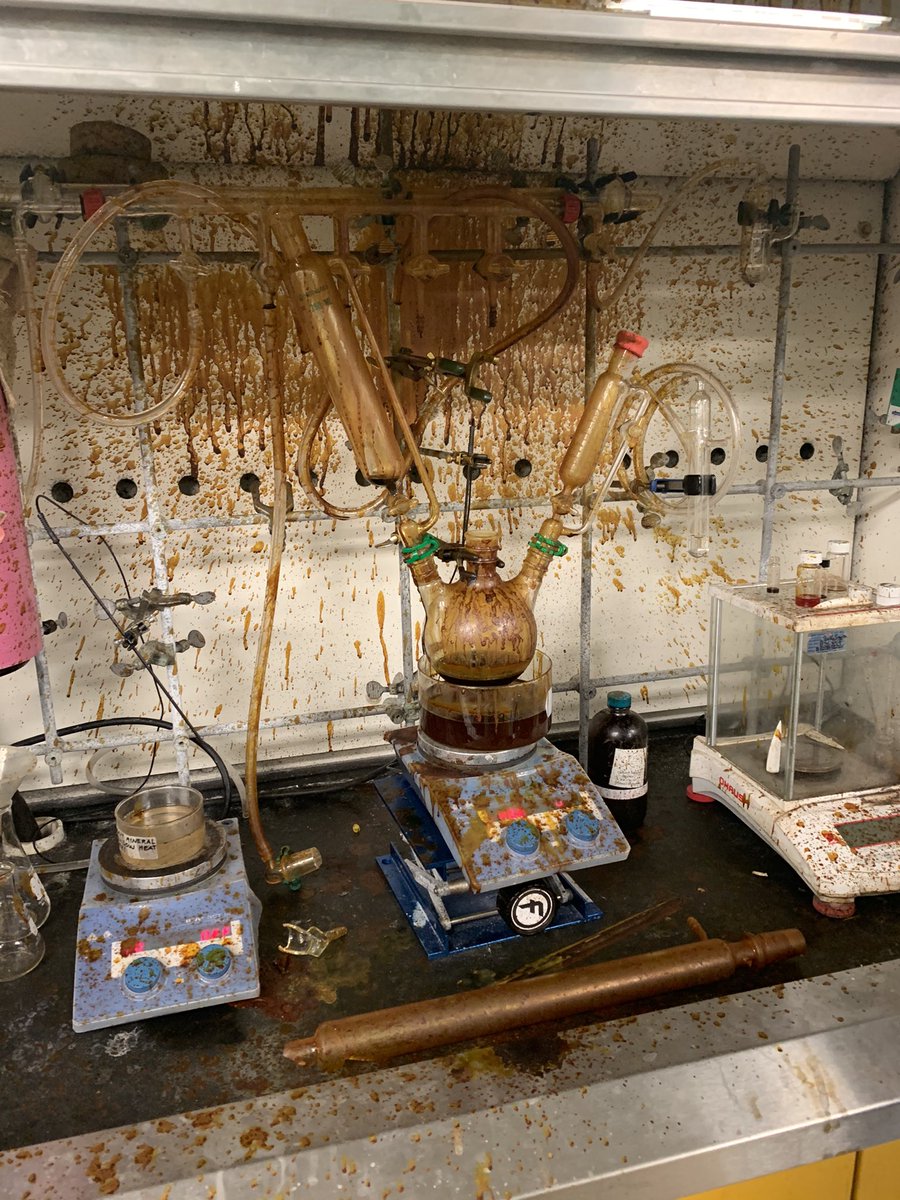 acunamadada's tweet photo. A colleague of mine learned the importance of not heating closed systems today #RealTimeChem https://t.co/DniF9utYvH