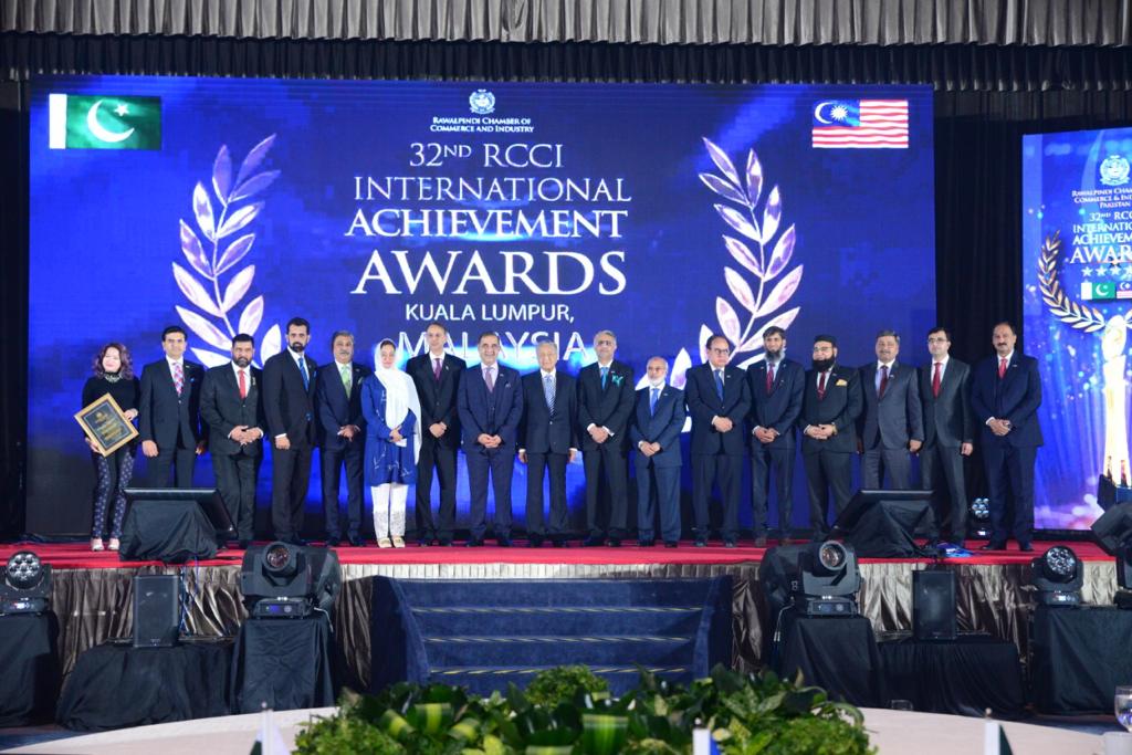 Amna Malik (@amnamalikoff) on Twitter photo 