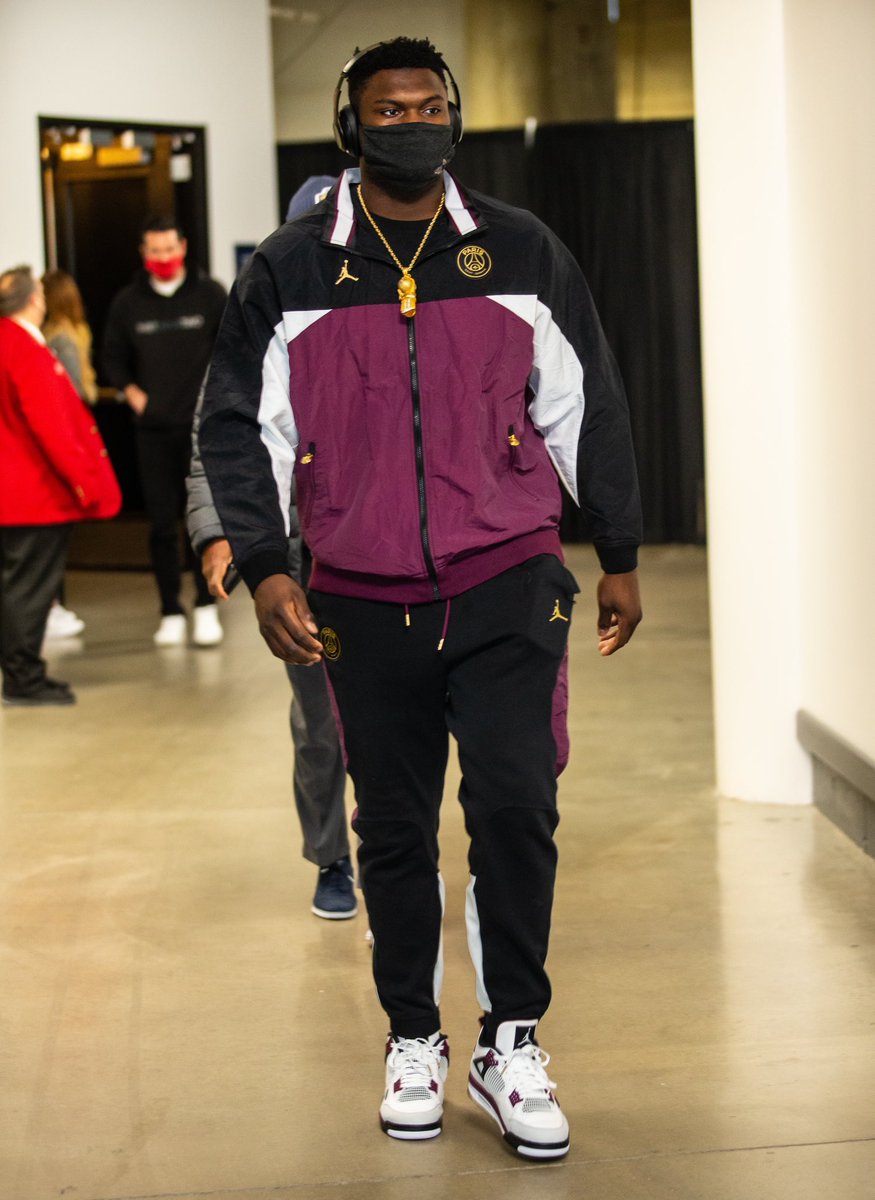PelicansNBA's tweet photo. .@Zionwilliamson rocking the Jordan x PSG collab 🔥 https://t.co/A252t4ppek